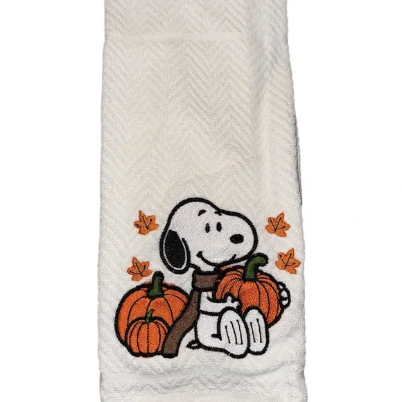 Peanuts Snoopy Holiday and Fall Kitchen Towels NWOT - Picture 2 of 4